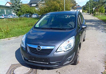 Opel Meriva B Edition nur 30 TKM HU neu
