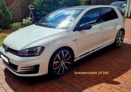 VW Golf Volkswagen GTI Performance