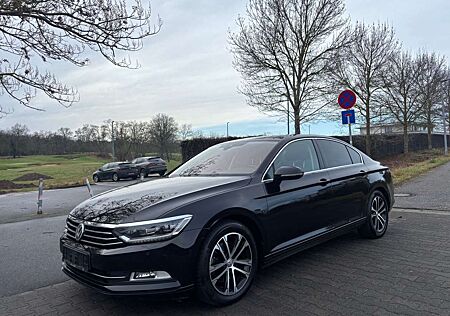 VW Passat Volkswagen Lim. LED Navi AHK PDC Massage LenkHz