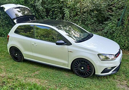 VW Polo GTI Volkswagen Polo 1.8 TSI (Blue Motion Technology) GTI