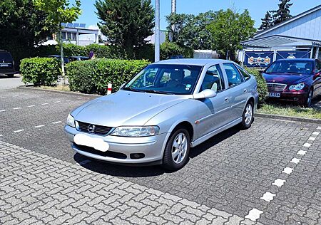 Opel Vectra 1.6 Selection