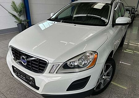 Volvo XC 60 XC60 2.0 D3 2WD*TEMP*T-LEDER*PDC*1-HAND*S-HFT