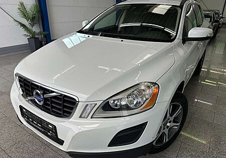 Volvo XC 60 XC60 2.0 D3 2WD*TEMP*T-LEDER*PDC*1-HAND*S-HFT