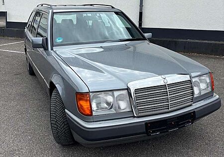 Mercedes-Benz E 200 TE AHK TÜV