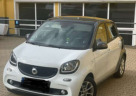 Smart ForFour passion / 4 Türer / 45 TKM / Kamera / 1 Hand
