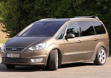 Ford Galaxy 2.0 TDCi Titanium 7-Sitze+AHK+Panorama+....