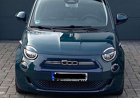 Fiat 500E Action