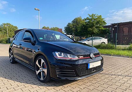 VW Golf GTI Volkswagen Performance BlueMotion Technology DSG