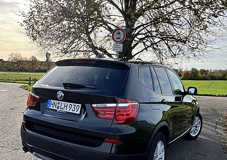 BMW X3 xDrive20i, Panorama, AHK, 8-fach bereift, Scheckhe