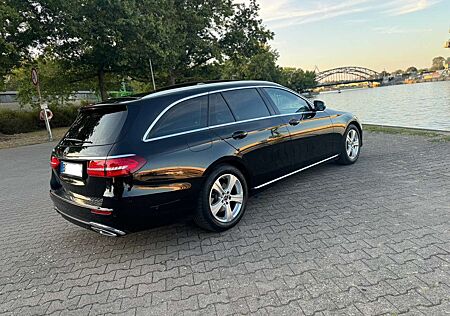 Mercedes-Benz E 220 d 4Matic T 9G-TRONIC WIDESCREEN, TÜV NEU