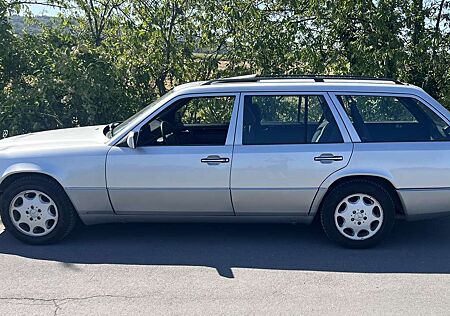 Mercedes-Benz E 220 T - W124 Siebensitzer