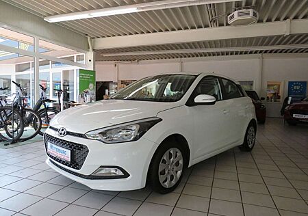 Hyundai i20 1.2i Family +