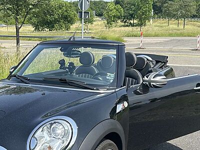 MINI Cooper S Sidewalk
