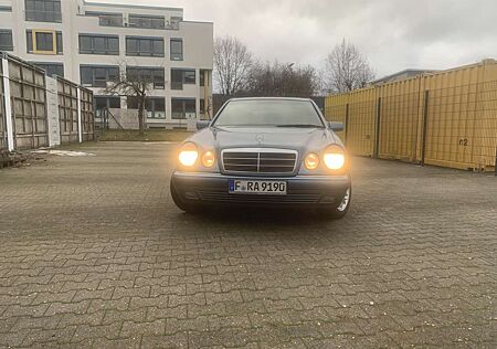 Mercedes-Benz E 200 Elegance Tüv Neu 02/2027