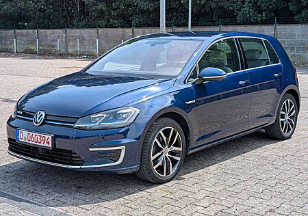 VW Golf Volkswagen VII e- Leder/AID/Wärmepumpe/Keyless