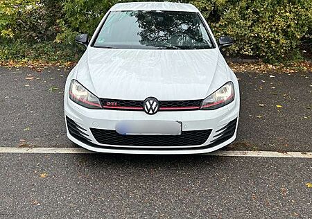 VW Golf GTI Volkswagen GTI Performance BMT
