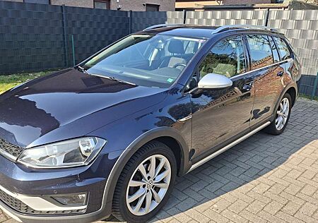 VW Golf Variant Volkswagen 1.6 TDI 4Motion BlueMotion Technology Lounge