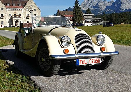 Morgan 4/4 4 Sitze, links gesteuert, neues Verdeck, neue Frontstoßstange