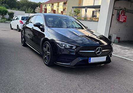 Mercedes-Benz CLA 200 Shooting Brake Night edition auto