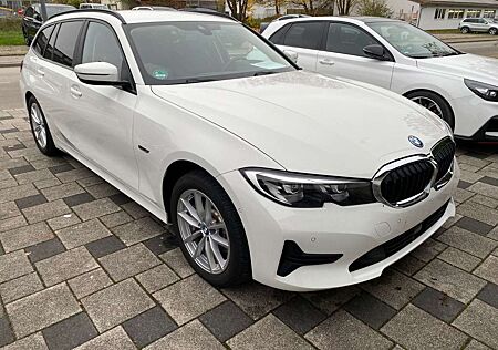 BMW 330 e Touring Advantage Aut. Sensatec ParkAssist