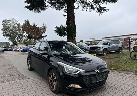 Hyundai i20 1.4 PARKHILFE/LENKRADHEIZUNG/LANEASSIST