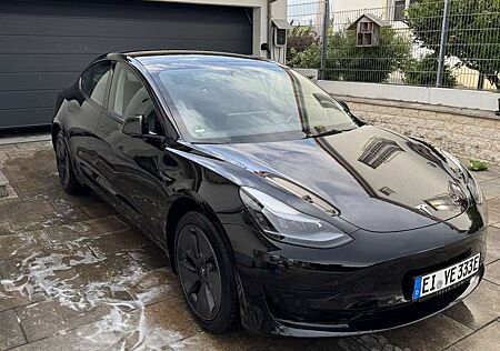 Tesla Model 3 Standard Reichweite Plus Hinterradantrieb