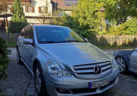 Mercedes-Benz R 320