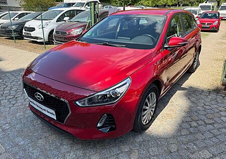 Hyundai i30 cw Select 2-Hand Scheckheft Tempomat PDC USB