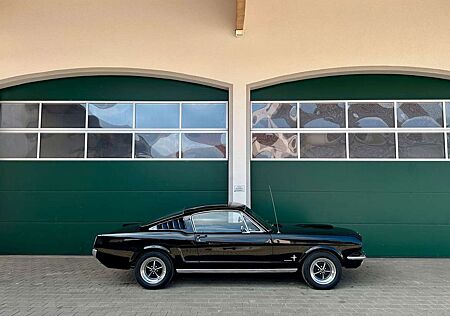 Ford Mustang Fastback top restauriert