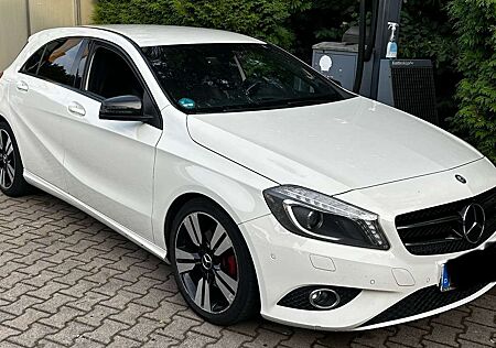 Mercedes-Benz A 200 (BlueEFFICIENCY) 7G-DCT Style