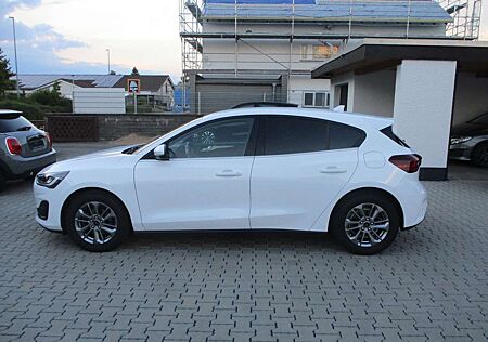 Ford Focus 1,0 Titanium NAVI KAMERA SPURH ACC SITZH
