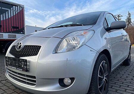 Toyota Yaris Sol Aut. /Klima/Kamera/ 8-fach/TÜV 01/2027
