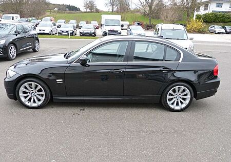 BMW 330d 330 xDrive[NAVI/XENON/PDC/SHZ/AHK]