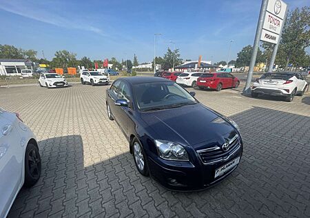 Toyota Avensis 1.8 linea terra