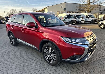 Mitsubishi Outlander SPIRIT+ 7 Sitze 360 CAM Autom. Navi