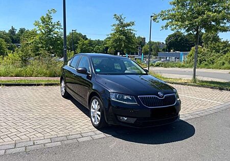 Skoda Octavia Lim. Elegance TÜV NEU*8FACHTBEREIFT