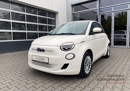 Fiat 500E Digitales Cockpit Apple CarPlay Android Auto Klima