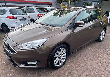 Ford Focus 1.Hand/Neu TÜV/Scheckheft/AHK/Klimaauto/SHZ&LHZ