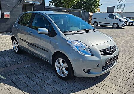 Toyota Yaris Executive * Automatik * 1.3 Benziner