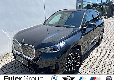 BMW iX1 xDrive 30 Sportpaket HUD AD AHK-klappbar AHK Navi