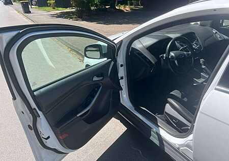 Ford Focus Turnier 2.0 TDCi DPF Aut. Titanium