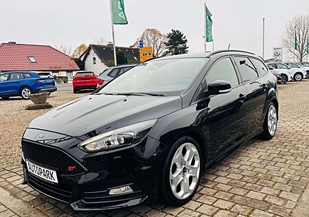 Ford Focus Turnier ST*LEDER*NAVI*KAMERA*BI-XENON*