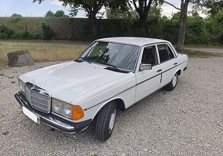 Mercedes-Benz 230