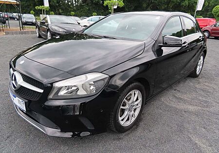 Mercedes-Benz A 180 BlueEfficiency Leder Navi Klima Sitzh. AHK