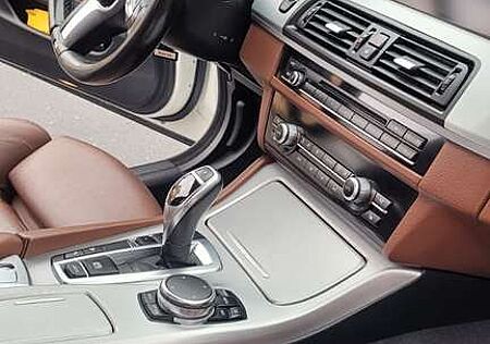 BMW 530d 530 xDrive Touring Sport-Aut. Luxury Line