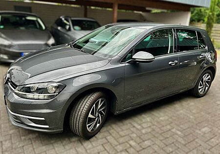 VW Golf Volkswagen 1.6 TDI Sound