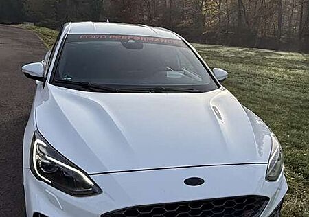 Ford Focus Turnier 2.3 EcoBoost S&S ST mit Styling-Paket