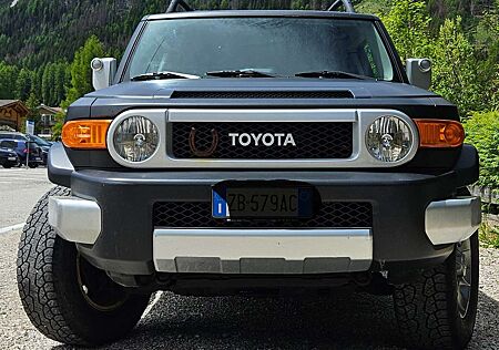 Toyota Land Cruiser FJ Cruiser