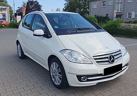 Mercedes-Benz A 160 Navi Klima Alu Parkkontrolle vorne/hinten