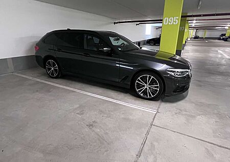 BMW 520 520dTouring Aut. Sport L. HUD Navi Pro HUD Parkass